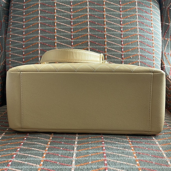 Chanel GST Grand shopping tote - Picture 4 of 8